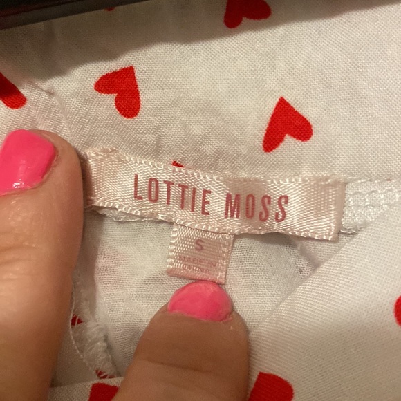 Adorable 2 piece set with ❤️ red hearts all over 😍😍😍 - Picture 12 of 16